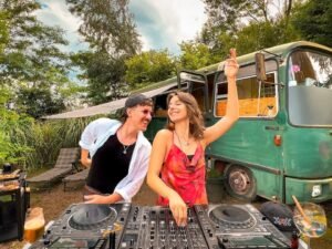  Romantic Bus in Nature for Rent in Le Miroir